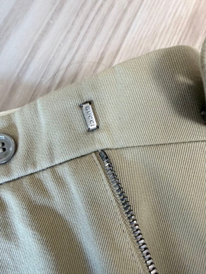 Gucci ベージュ チノパン