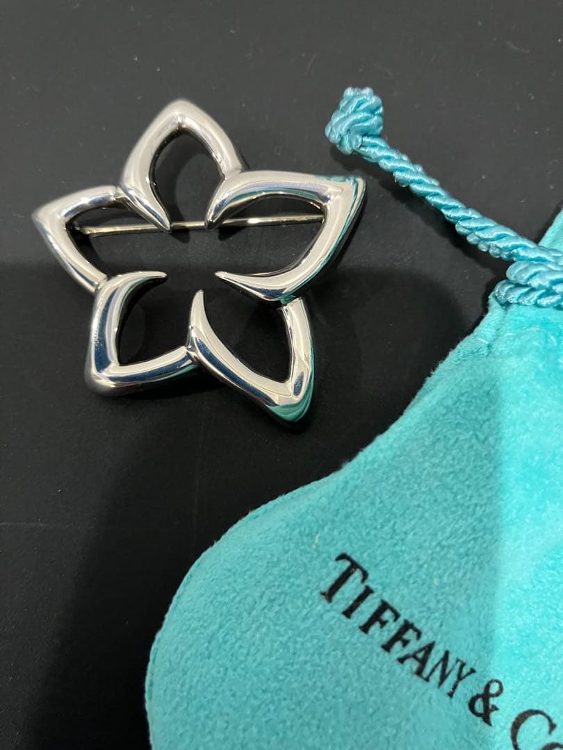 Tiffany & Co. 花型ブローチ