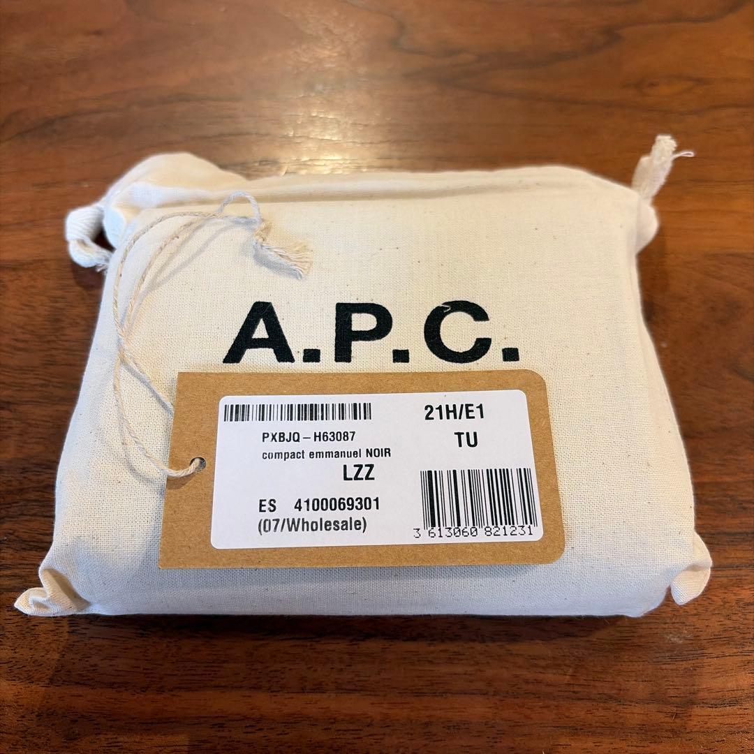 A.P.C. 二つ折り財布　ブラックレザー　新品・未使用