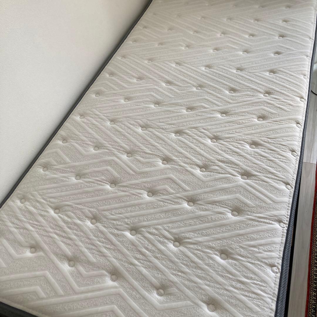 UNICO LUMBERアイアンベッドフレーム(シングル)+ニトリマットレス