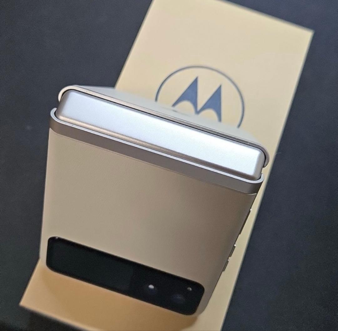 Motorola razr 40 ほぼ未使用 バニラクリーム 256GB