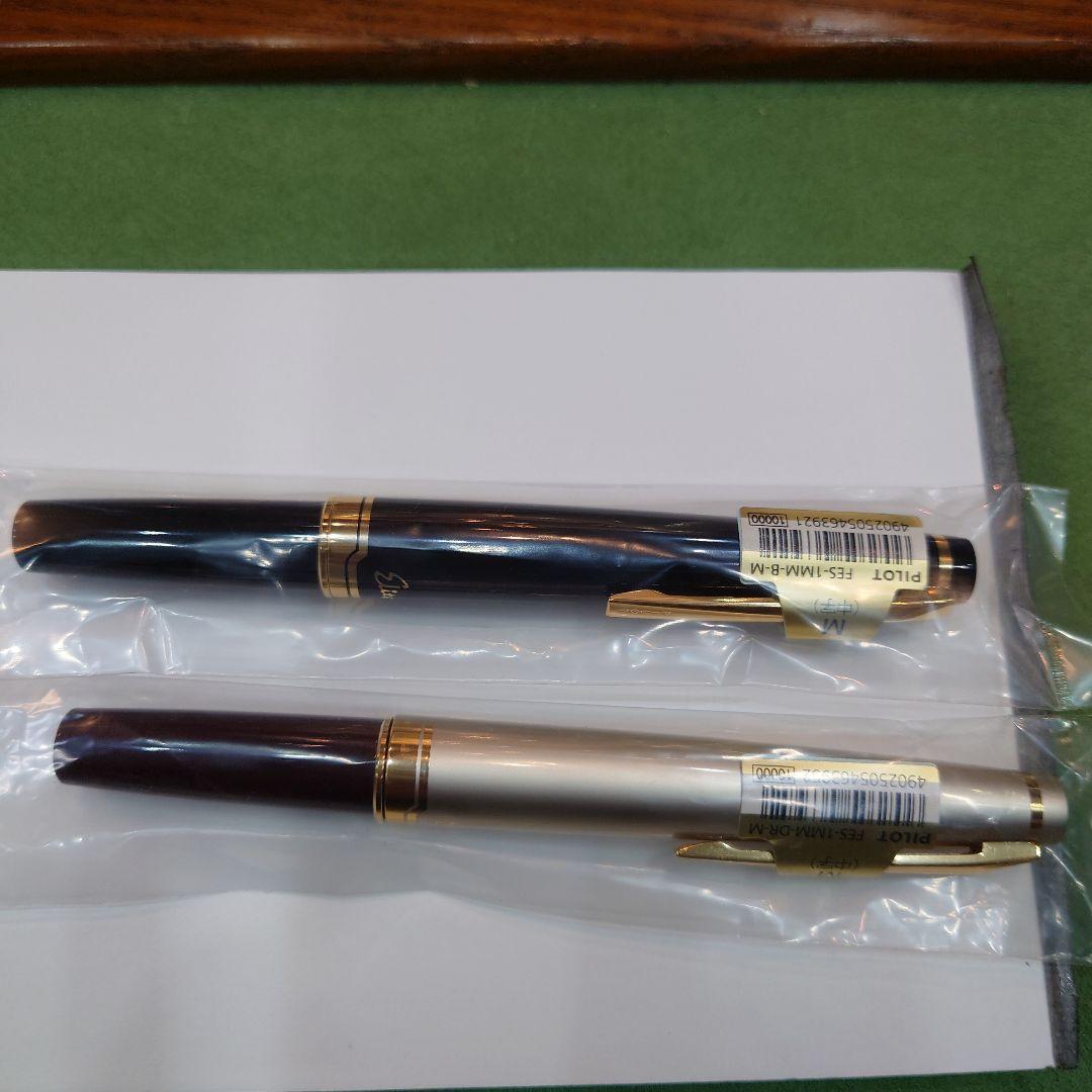 PILOT 万年筆 エリート　ブラックとディープレッド　のセット　デッドストック