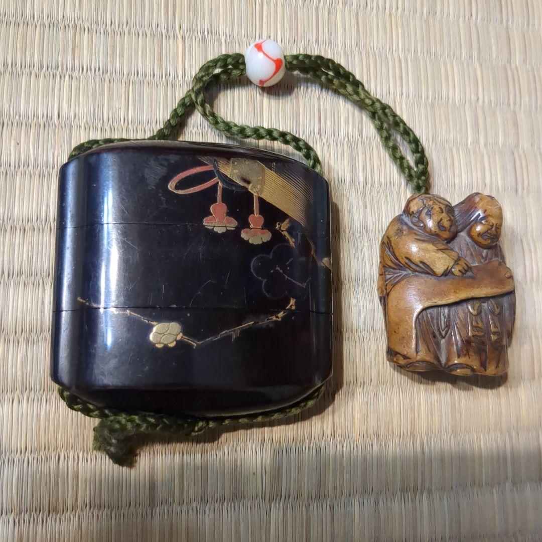 印籠　金蒔絵梅の花　人物根付