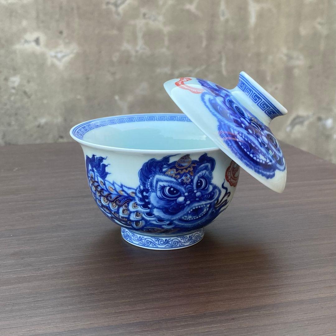 景徳鎮七丞堂陶磁青花釉里紅双獅滾繡球二才蓋碗 茶碗 煎茶器 新品未使用