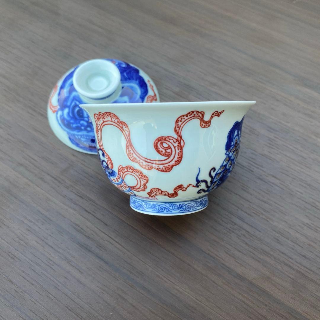 景徳鎮七丞堂陶磁青花釉里紅双獅滾繡球二才蓋碗 茶碗 煎茶器 新品未使用