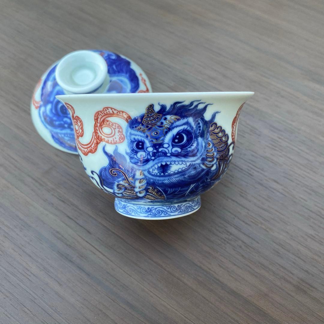 景徳鎮七丞堂陶磁青花釉里紅双獅滾繡球二才蓋碗 茶碗 煎茶器 新品未使用