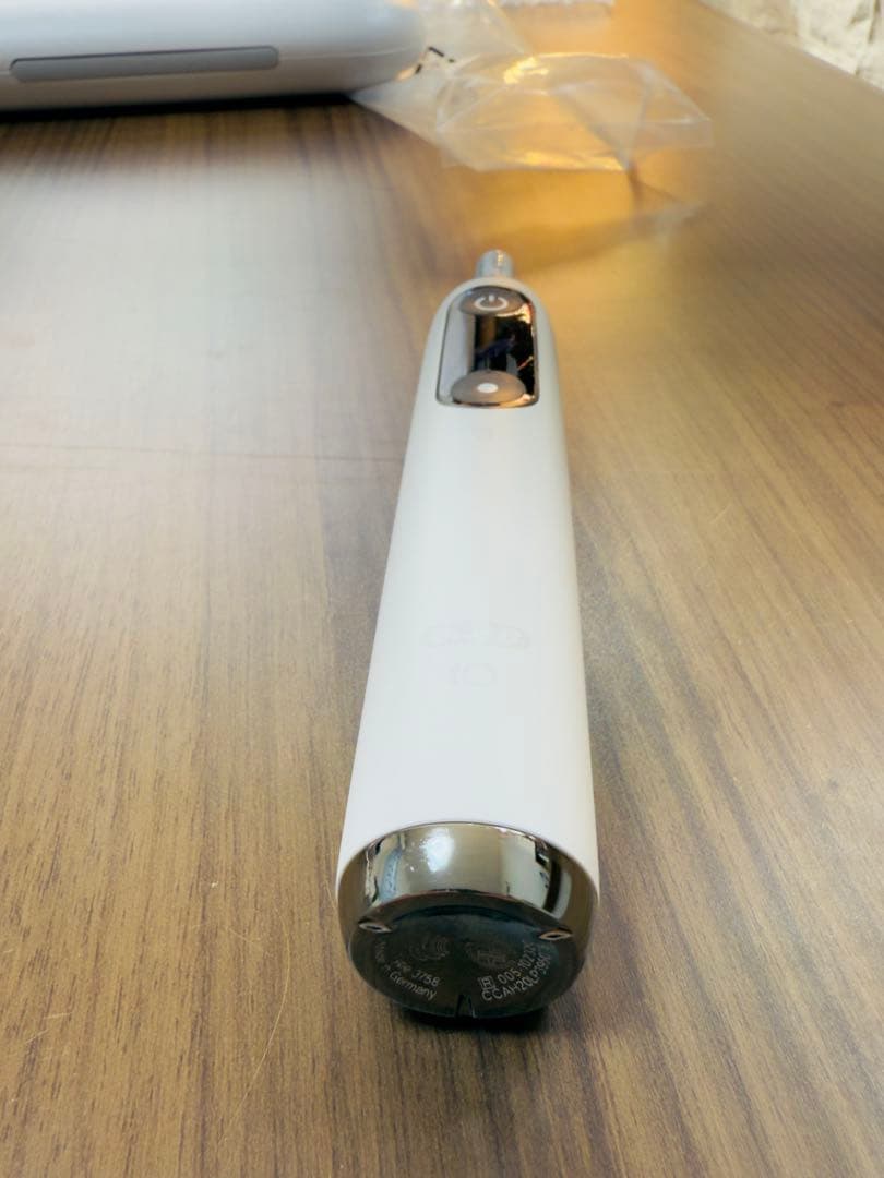 【超美品★】ブラウン オーラルB iO9 ホワイト braun 電動歯ブラシ