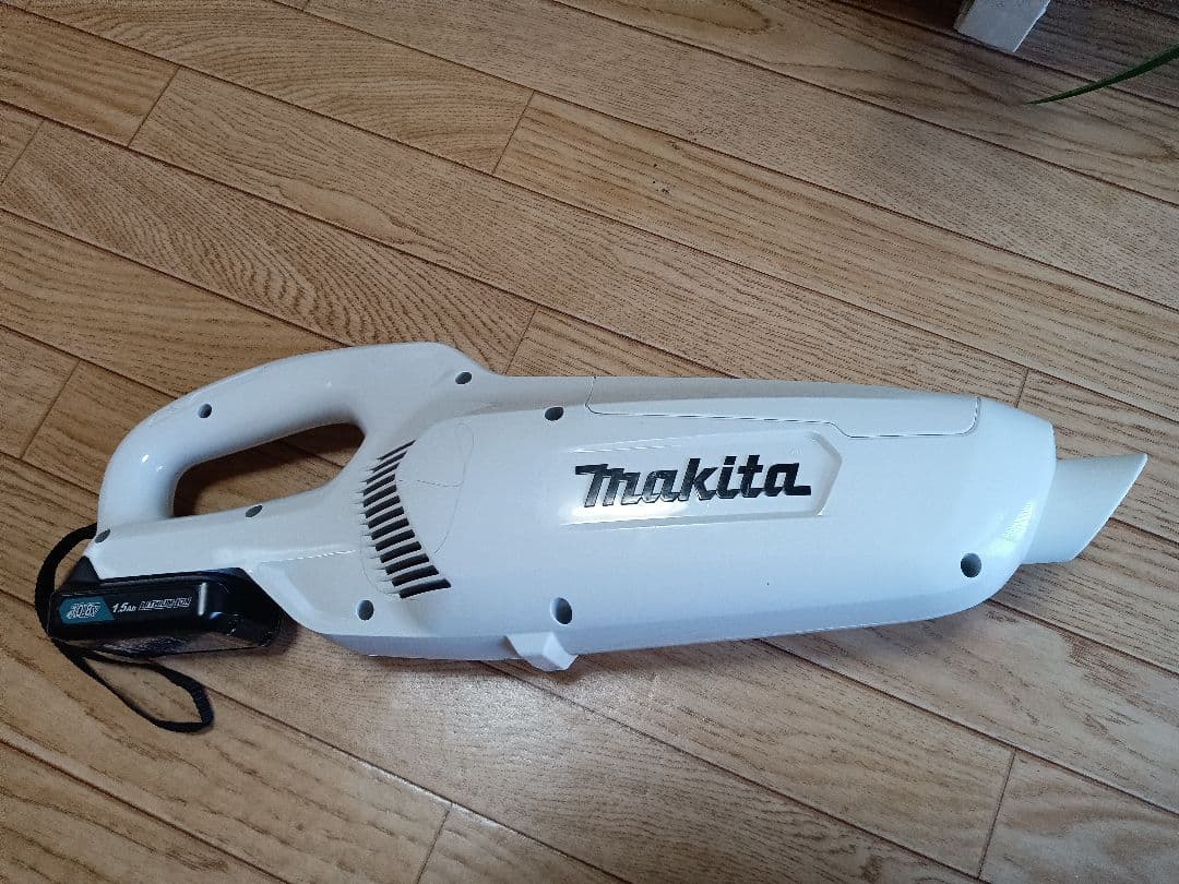 マキタ10.8V充電式クリーナーCL107FD バッテリー、充電器付