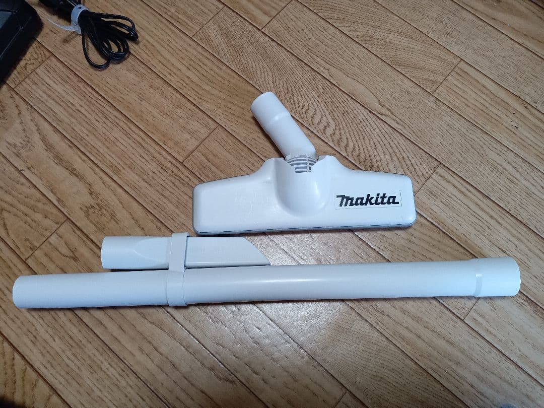 マキタ10.8V充電式クリーナーCL107FD バッテリー、充電器付