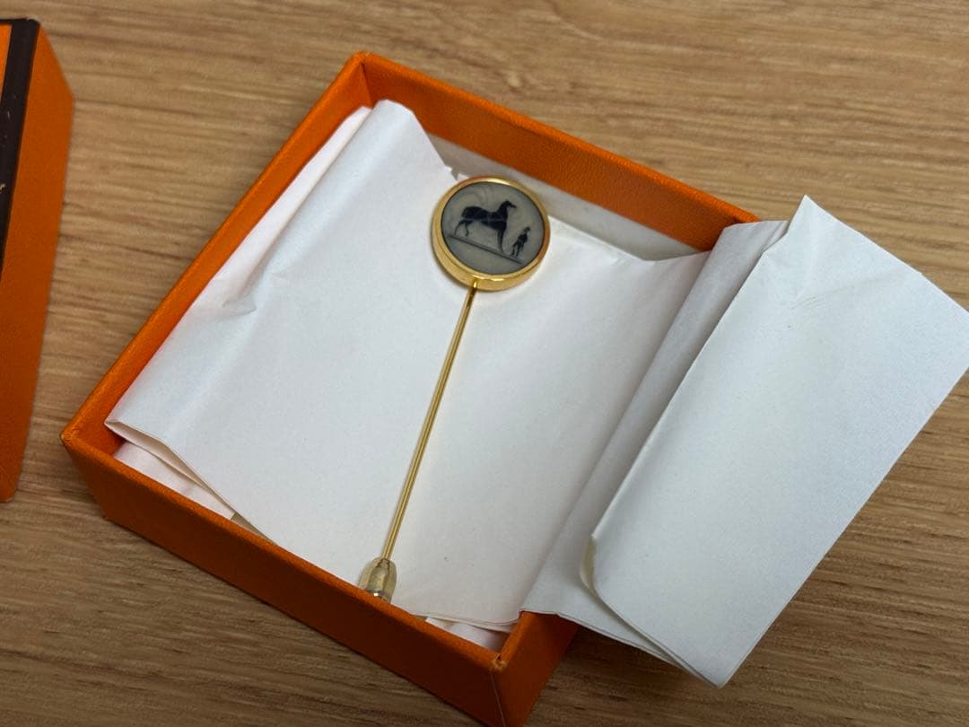 HERMES 馬デザイン ブローチ ゴールド