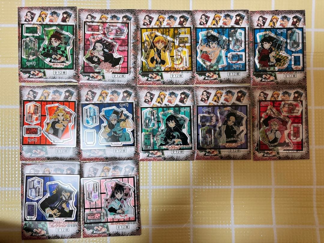 鬼滅の刃 アクリルフィギュアコレクション ホログラム缶バッジ 33点セット