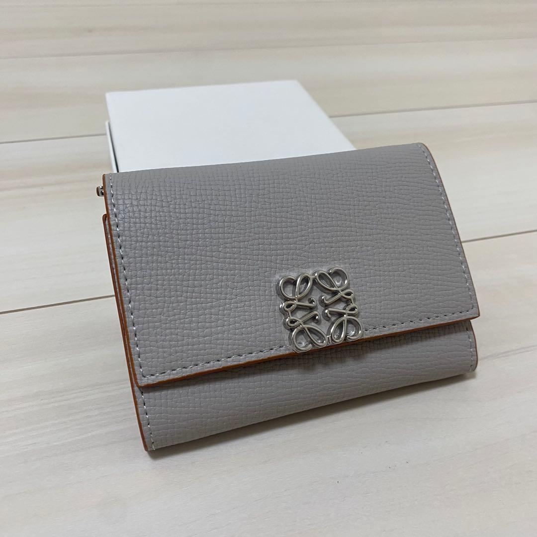 Nga Nguyen  LOEWE ロエベ アナグラム 三つ折り 財布