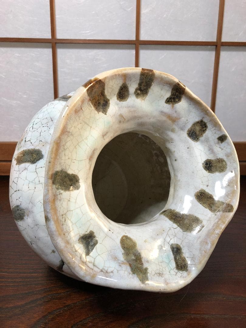 【金海砂金袋型花瓶】　粉引白釉鉄砂彩　益子　合田好道・韓国金海窯造