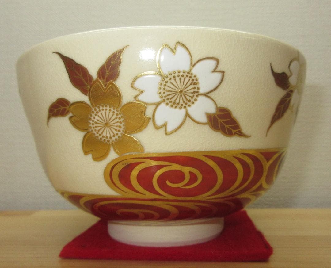 送料込【逢絢亭】茶道具 茶碗 京焼 桜花流水の図 真葛（宮川）香斎 共箱入り