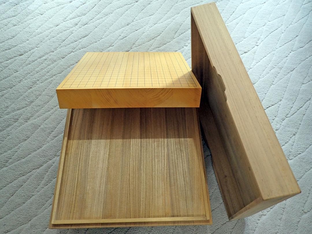 ★ 美品！ 本榧卓上囲碁盤 + 特注桐箱付き！ ★