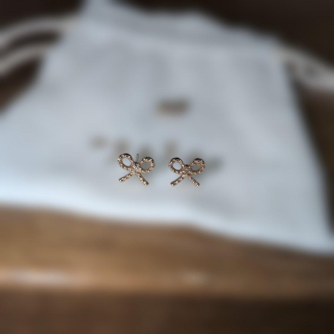 agate アガット リボン型ゴールドピアス　k10