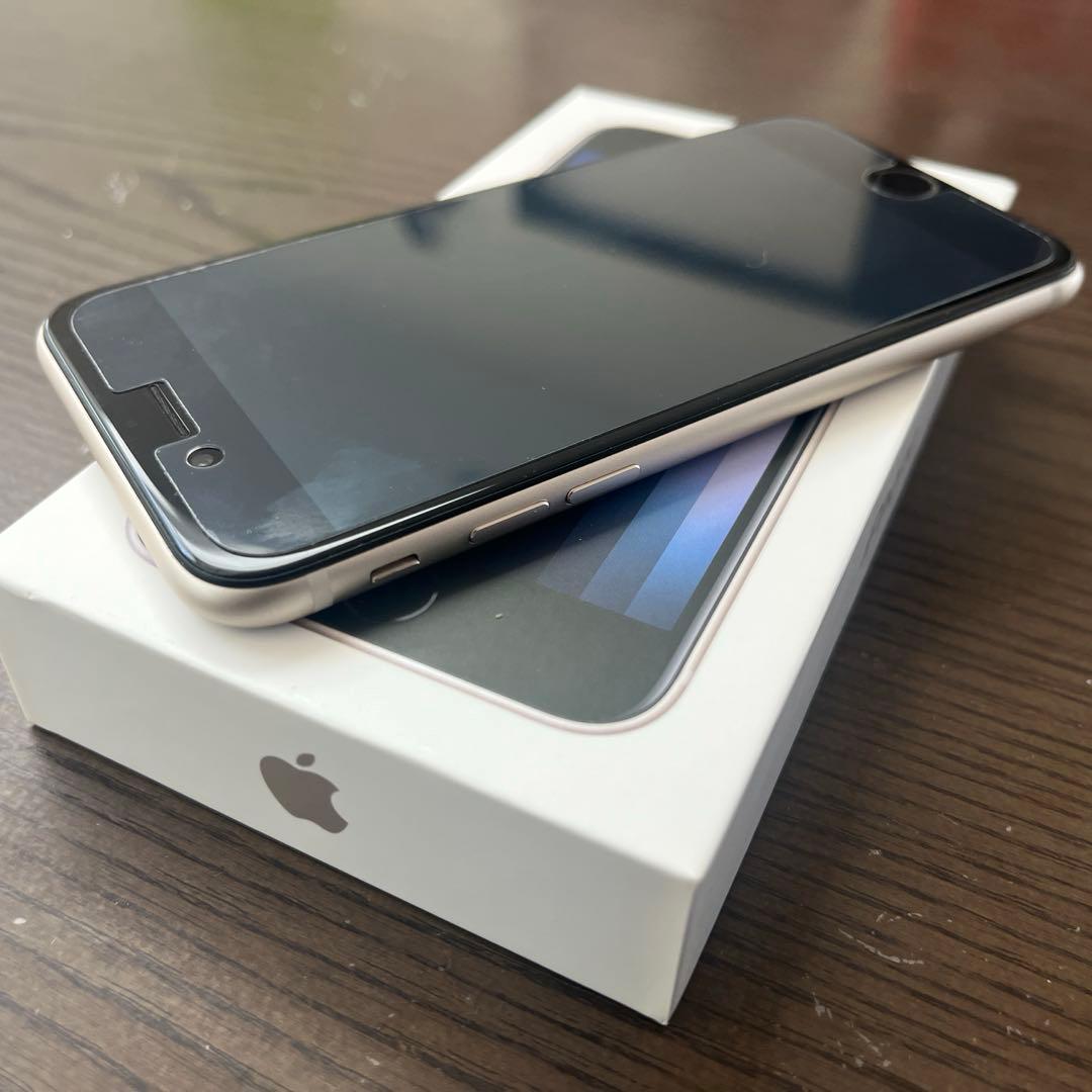 iPhone SE3 128GB ホワイト 美品