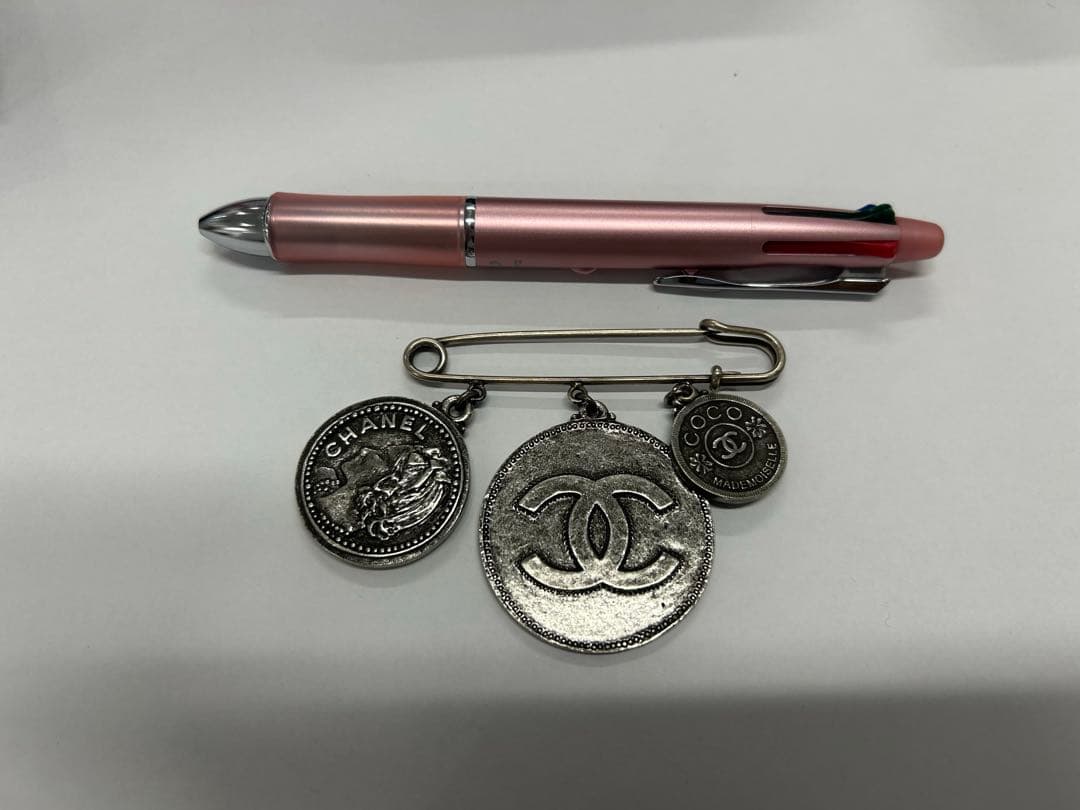 シャネルブローチ