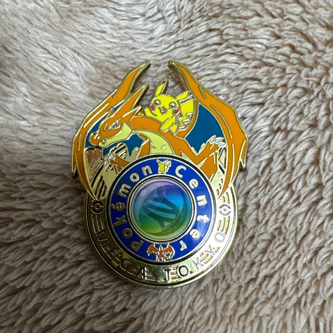 ポケモンセンターメガトウキョー ピカチュウ、リザードン ピンバッジ 2014年