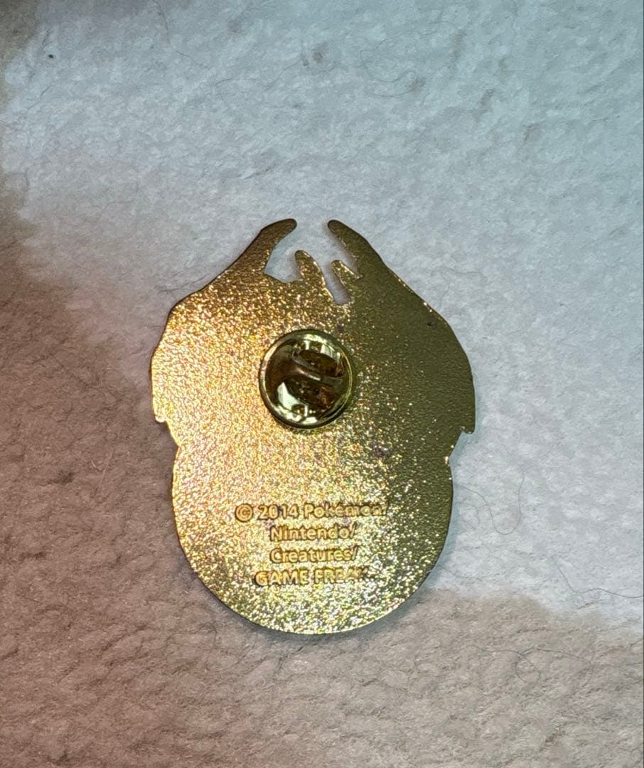 ポケモンセンターメガトウキョー ピカチュウ、リザードン ピンバッジ 2014年