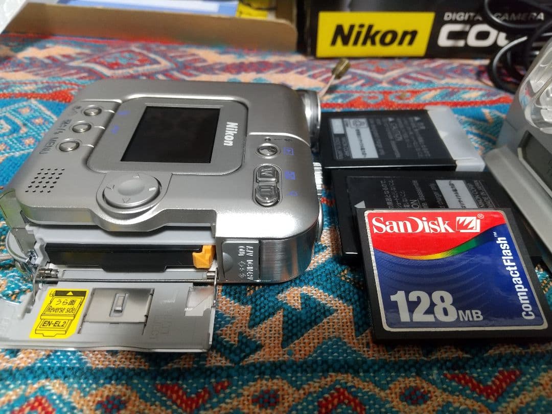 ニコン COOLPIX SQ 元箱、バッテリー3個付き