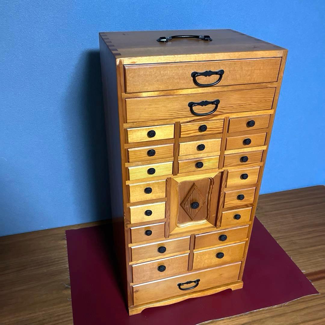 『小物入れ』22個　多段引き出しキャビネット　自然な木目仕上げ　薬棚薬箪笥