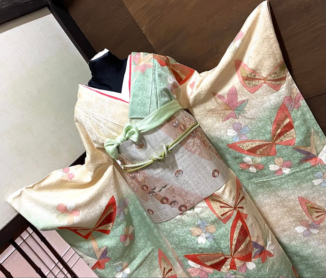 振袖フルセット6点サイズM〜Ｌ駒刺繍　花蝶文　暈し染め　金彩　正絹