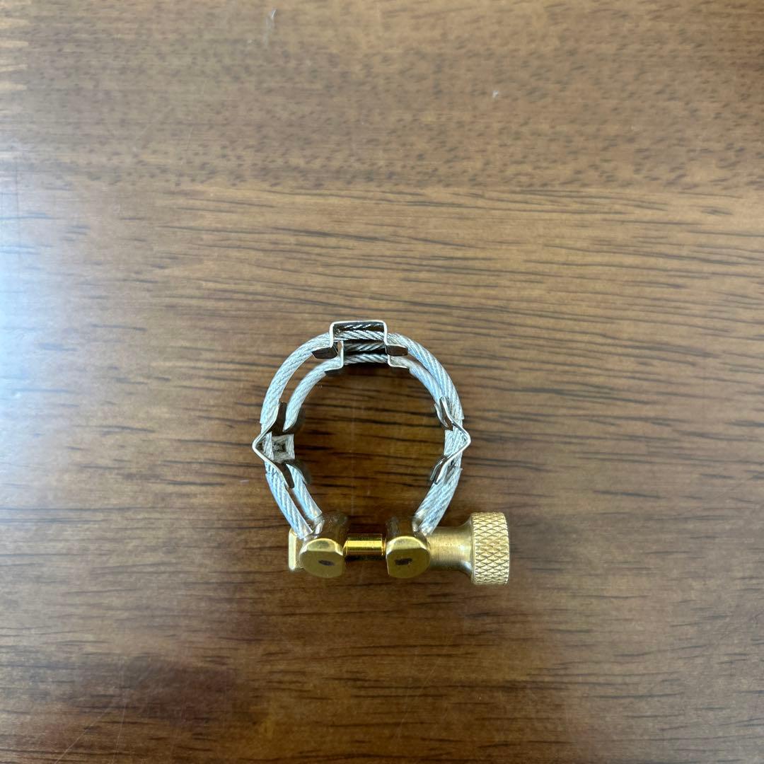 kplumeソプラノサックスラバー用リガチャー　ニッケルシルバー仕上げ