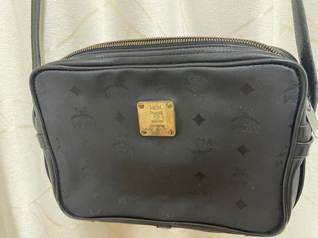 MCM ブラックレザー ショルダーバッグ