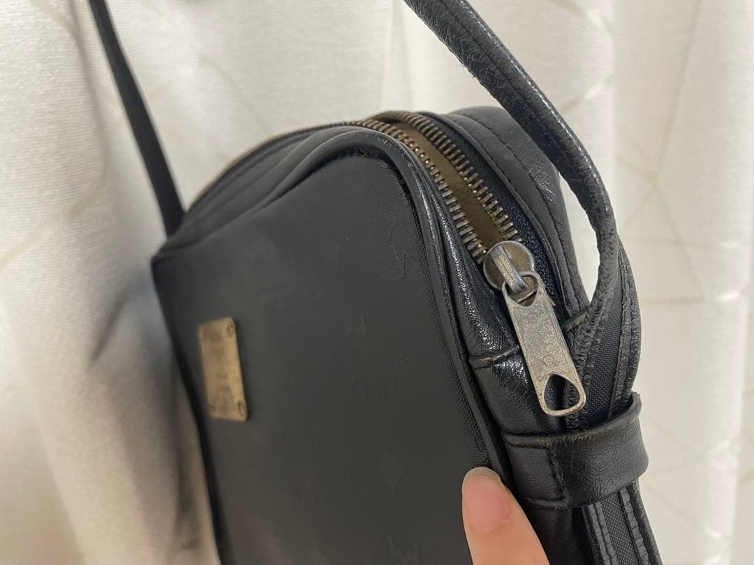 MCM ブラックレザー ショルダーバッグ