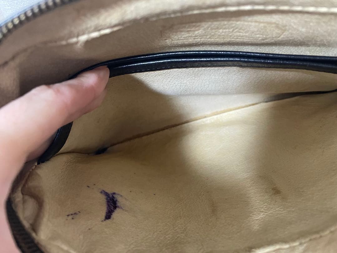 MCM ブラックレザー ショルダーバッグ