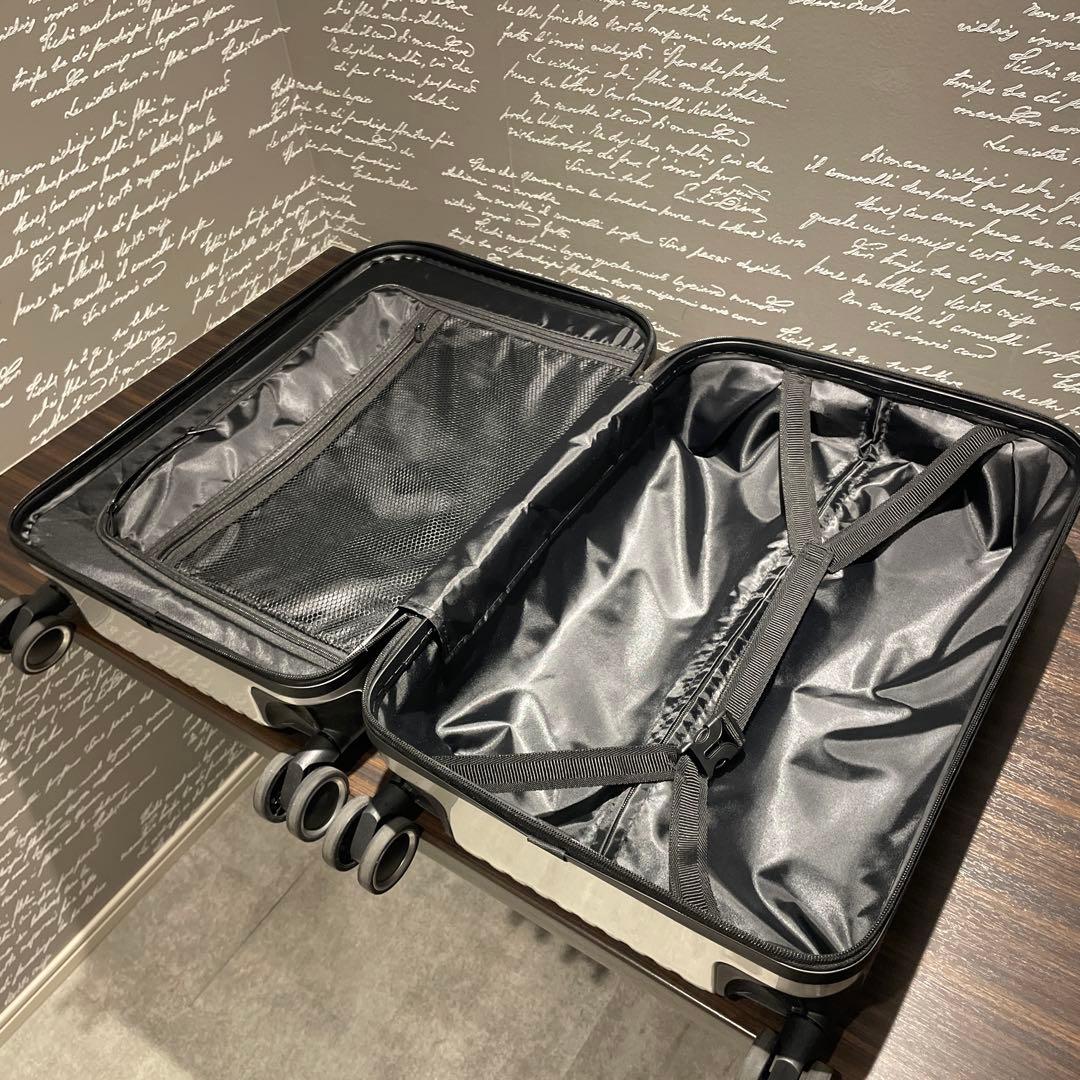 メルセデス ベンツ キャリーケース　軽量　機内持込み可