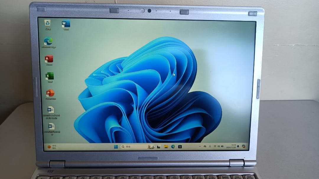 ノートパソコンpanasonic第七世代Core i5 SSD256Gメモリ8G