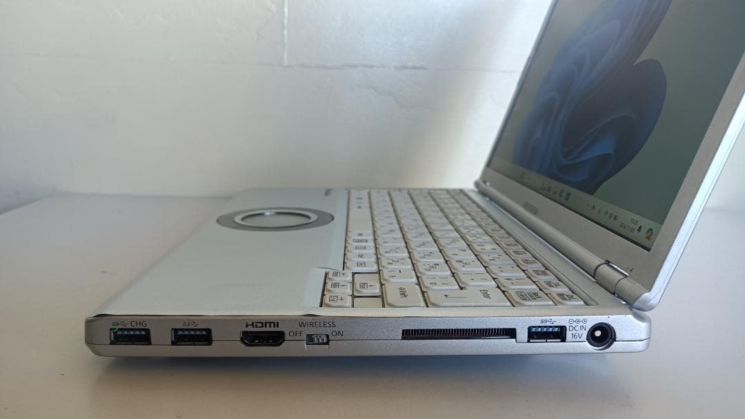 ノートパソコンpanasonic第七世代Core i5 SSD256Gメモリ8G