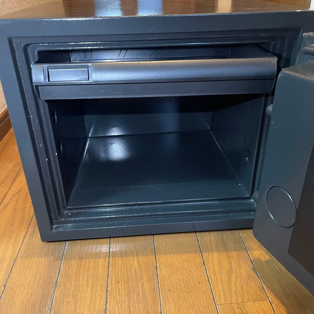 現地引渡し。diplomat 電子ロック 金庫