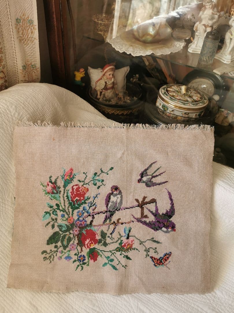 アンティーク 刺繍 燕達と蝶と薔薇 手刺繍リネンクロス タペストリー