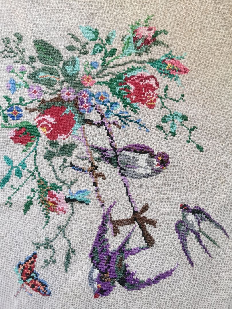 アンティーク 刺繍 燕達と蝶と薔薇 手刺繍リネンクロス タペストリー