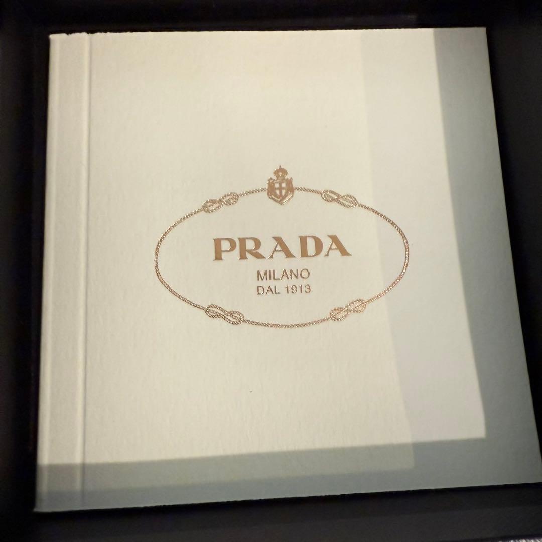 アメックスセンチュリオンカード限定 PRADA ブレスレット型ウェアラブル