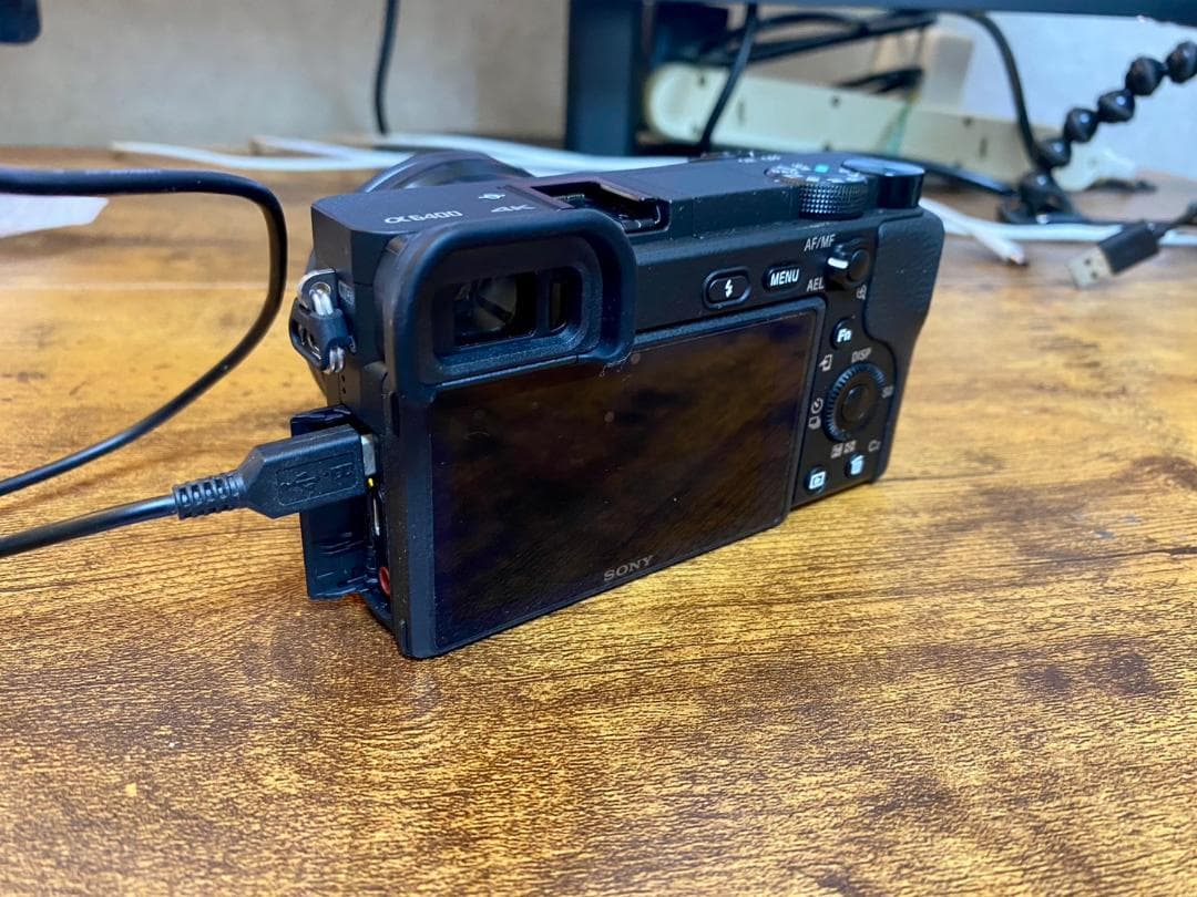 SONY α6400 ミラーレスカメラ パワーズームレンズキット 本体と三脚