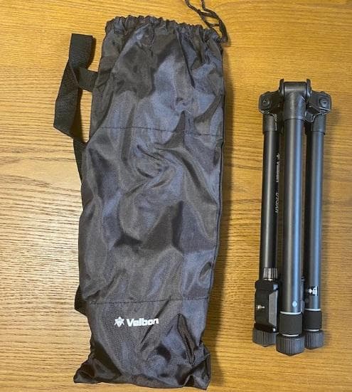 SONY α6400 ミラーレスカメラ パワーズームレンズキット 本体と三脚