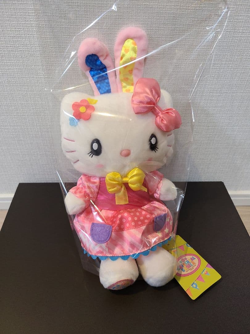 美品海外方へ【USJ限定】ハローキティ　イースター　ぬいぐるみ　23㎝