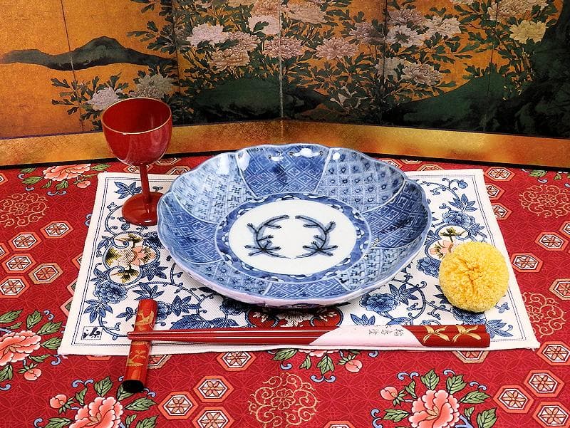 古伊万里　染付　菊花四方襷紋に若松の図　６寸皿　A361A-fbva