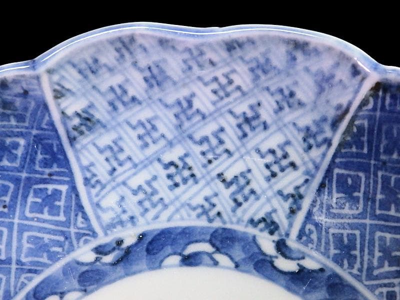 古伊万里　染付　菊花四方襷紋に若松の図　６寸皿　A361A-fbva