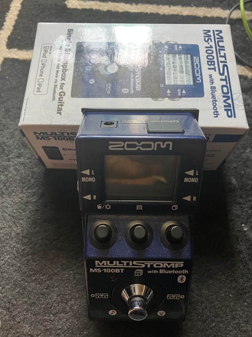 ZOOM マルチストンプ　ms100bt 台座付き