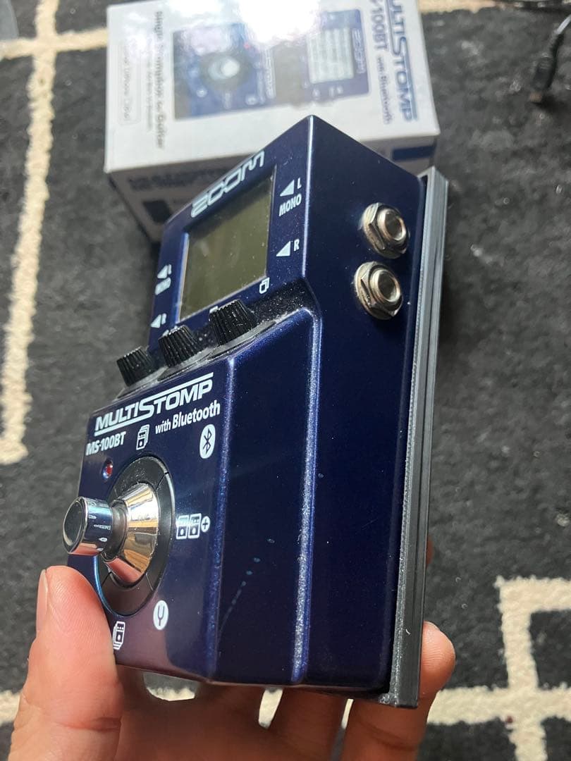 ZOOM マルチストンプ　ms100bt 台座付き