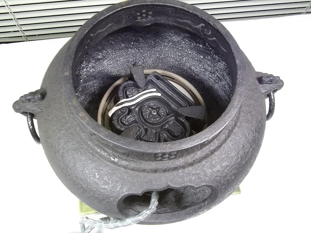 茶道具 鬼面風炉 野々田風炉型電熱器 風炉釜 茶釜 釜環 織部敷板