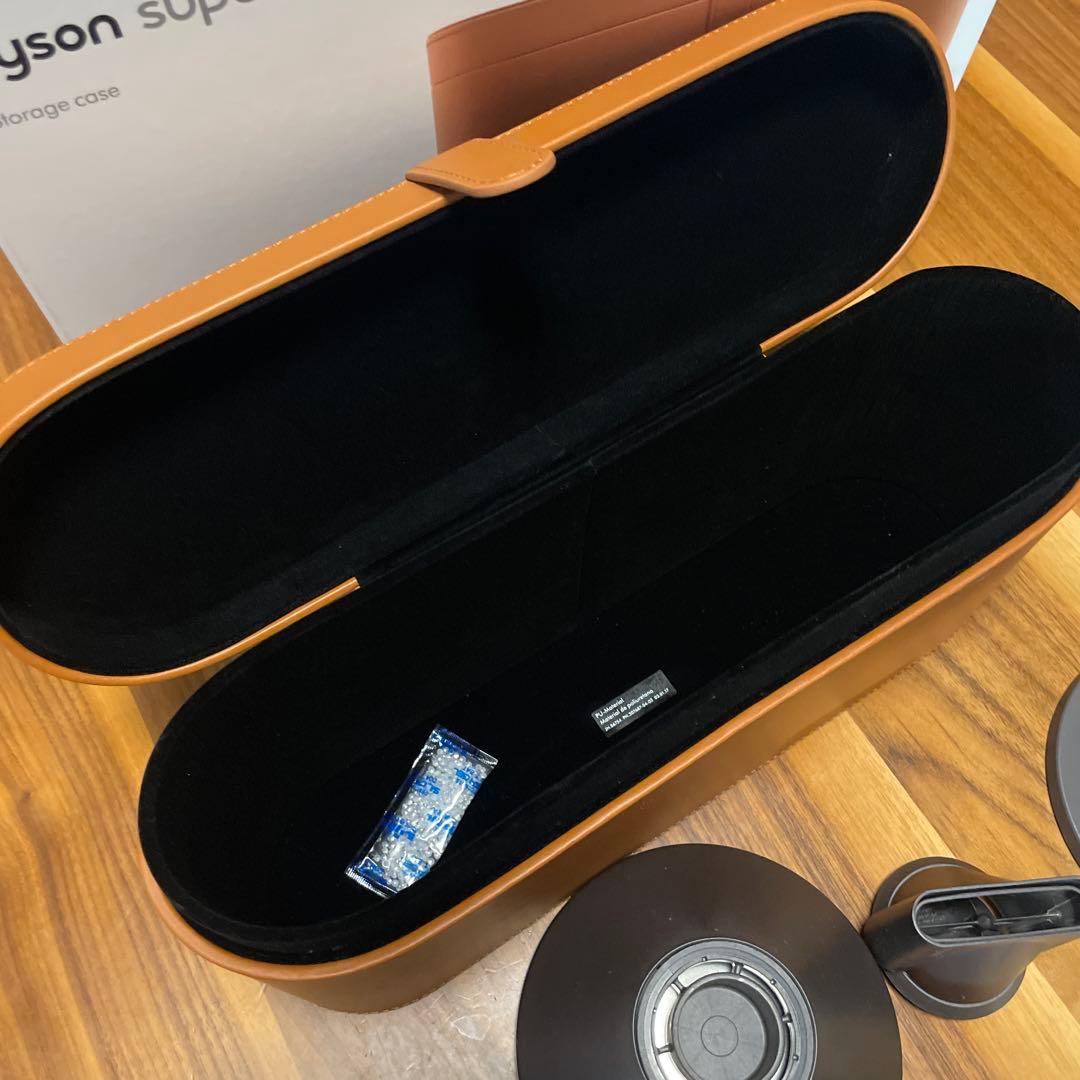 ダイソンドライヤーのアタッチメント　スタンド　ケースセット