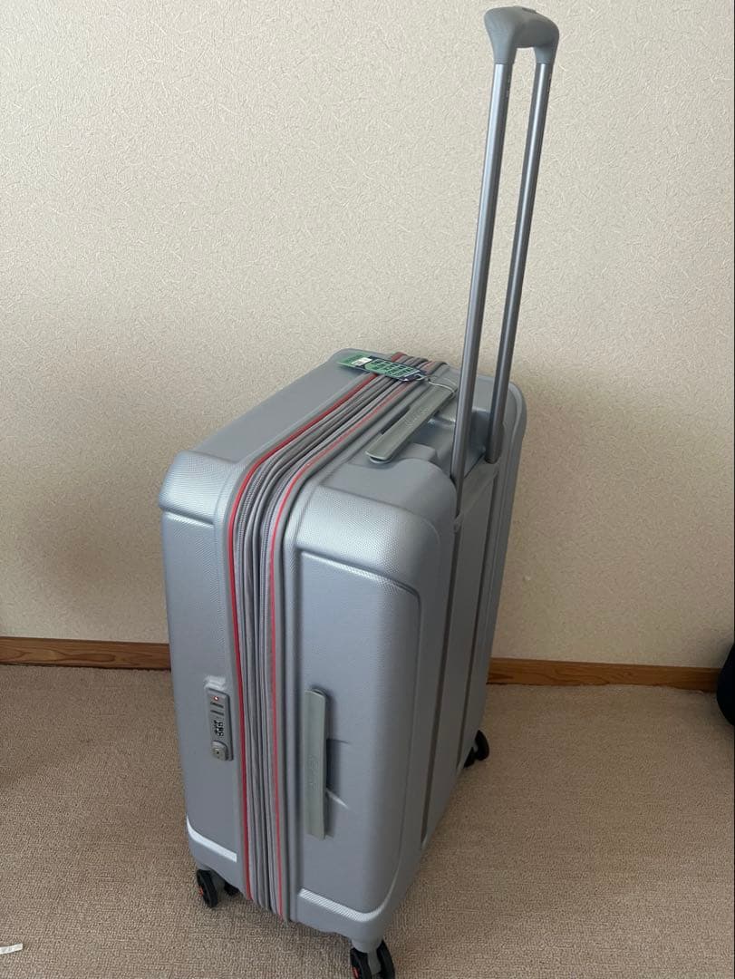 American Tourister 新品未使用 シルバー キャリーケース 中型