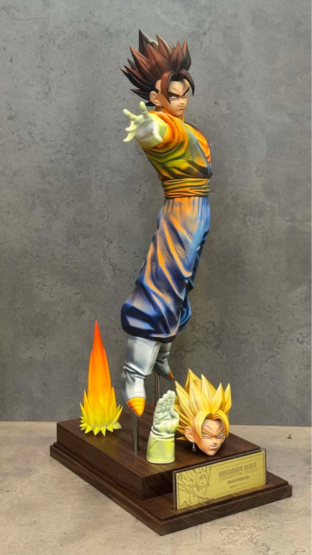 孫悟空 PVC フィギュア 攻撃ポーズ 台座付き