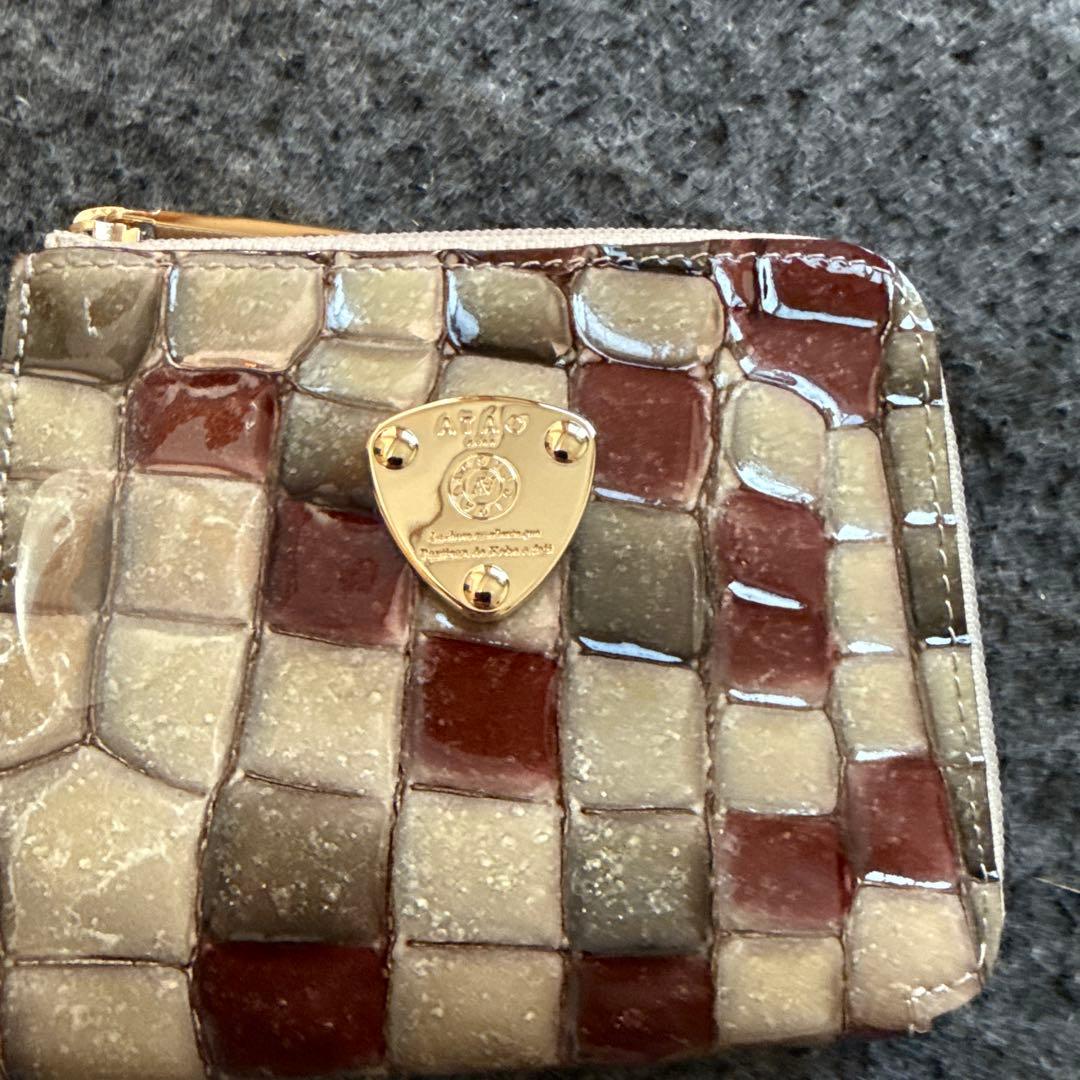 ATAO 二つ折り財布 エナメル タイル模様